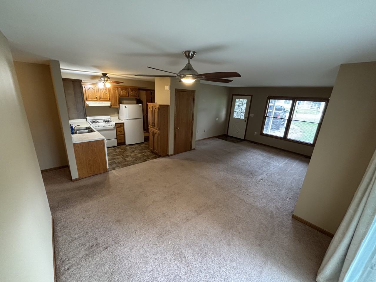 180 S 20th St #180 - Photo 4 of 11