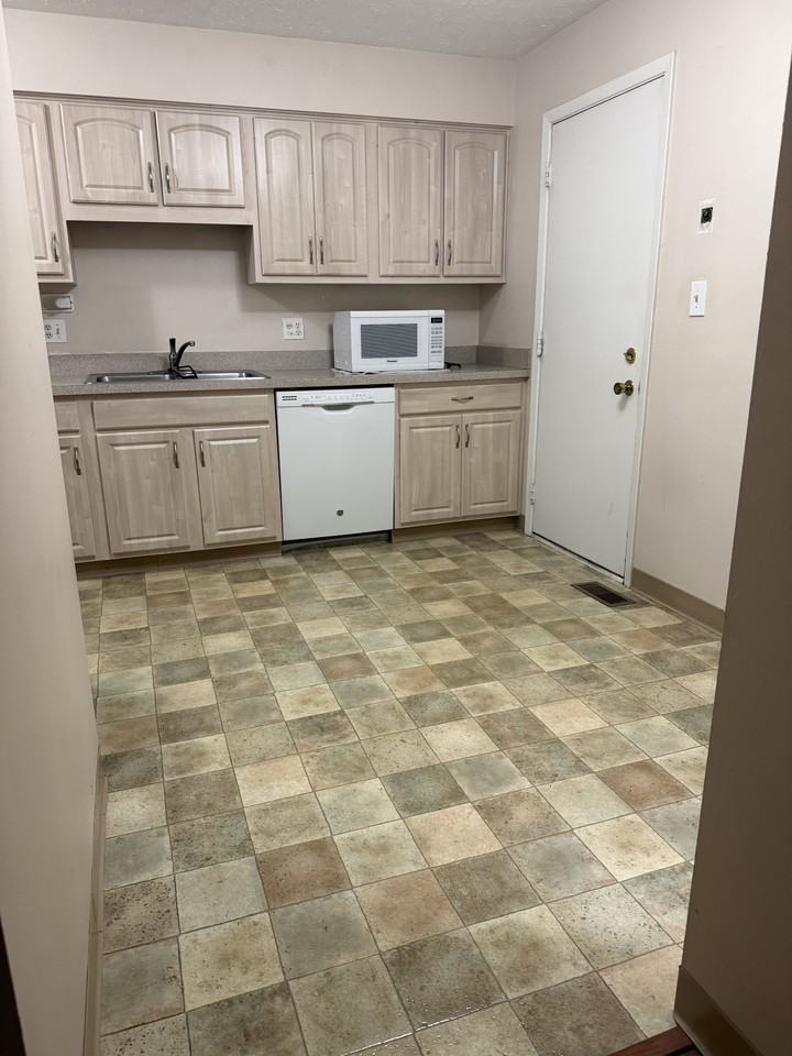 4458 Habersham Ln N #223 - Photo 3 of 18