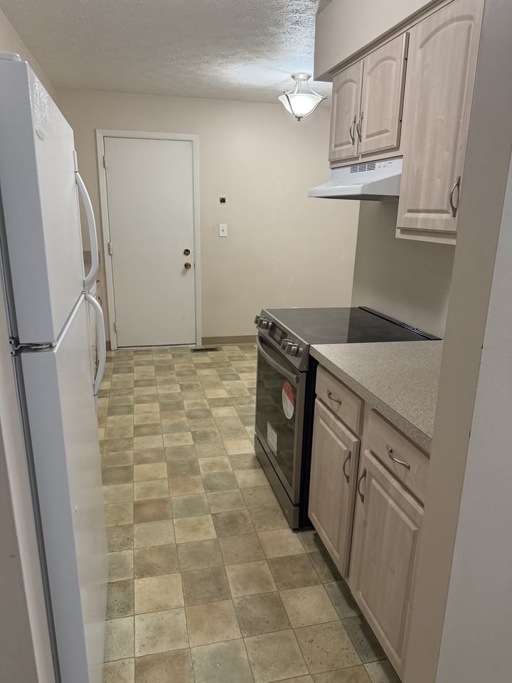 4458 Habersham Ln N #223 - Photo 4 of 18