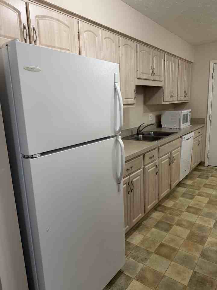 4458 Habersham Ln N #223 - Photo 5 of 18