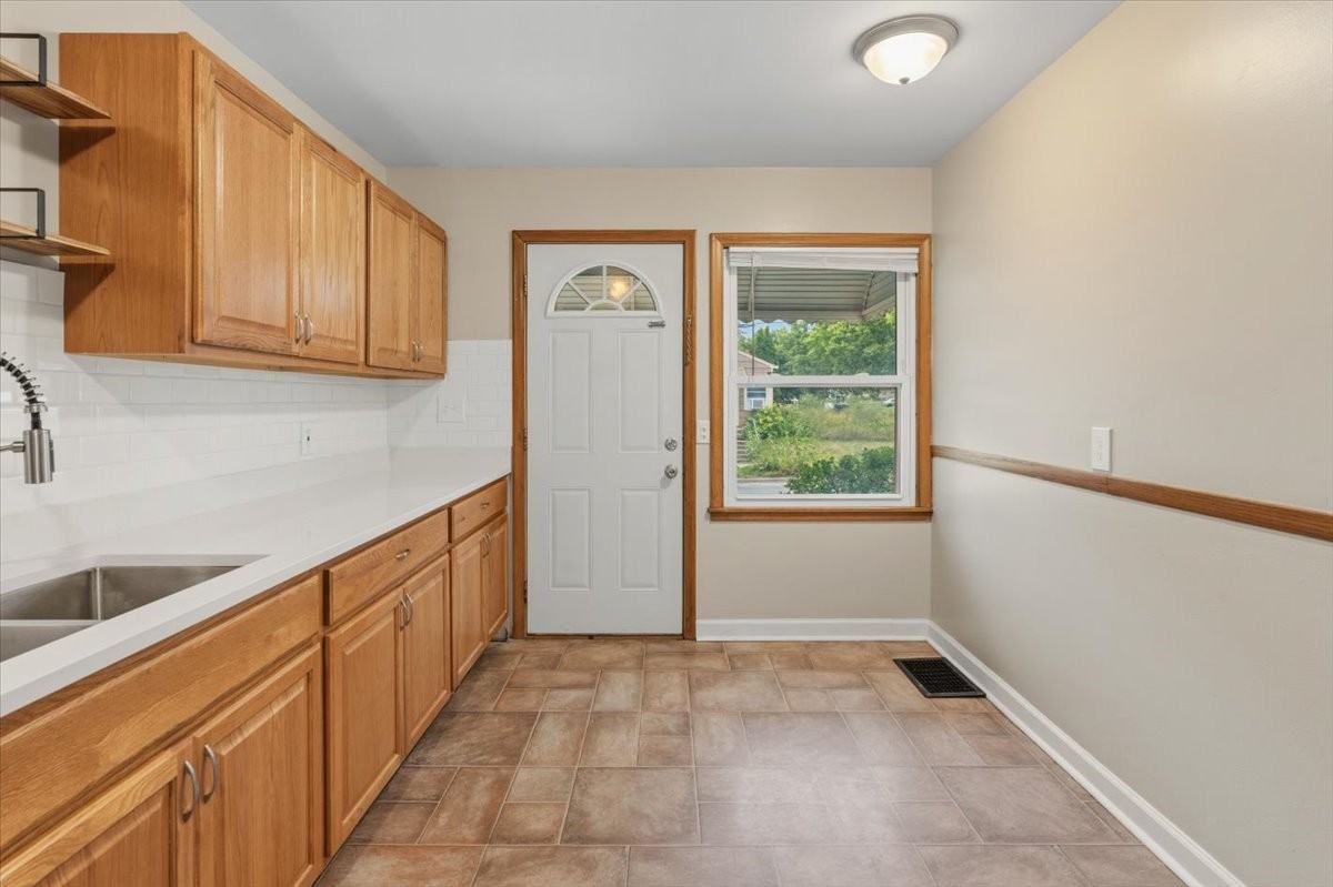2916 52nd Ave N #2916 - Photo 2 of 18
