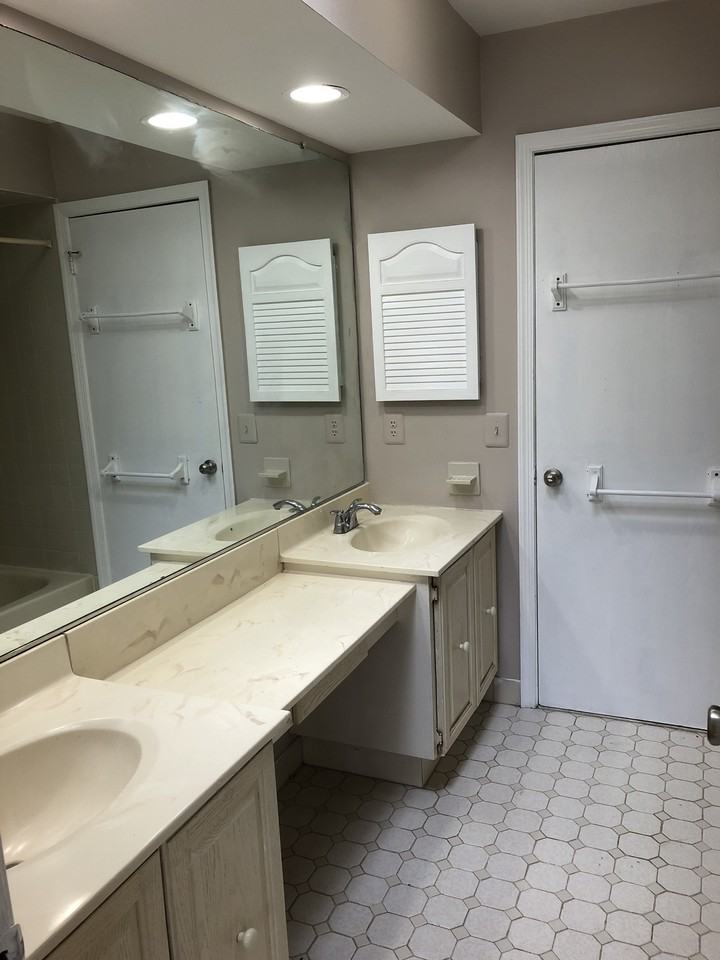 403 Maplecrest Rd #403 - Photo 4 of 9