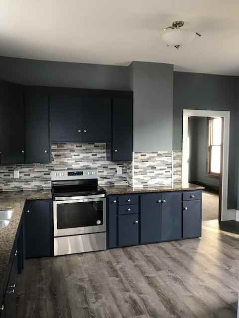 2513 Fremont Ave N - Photo 2 of 13