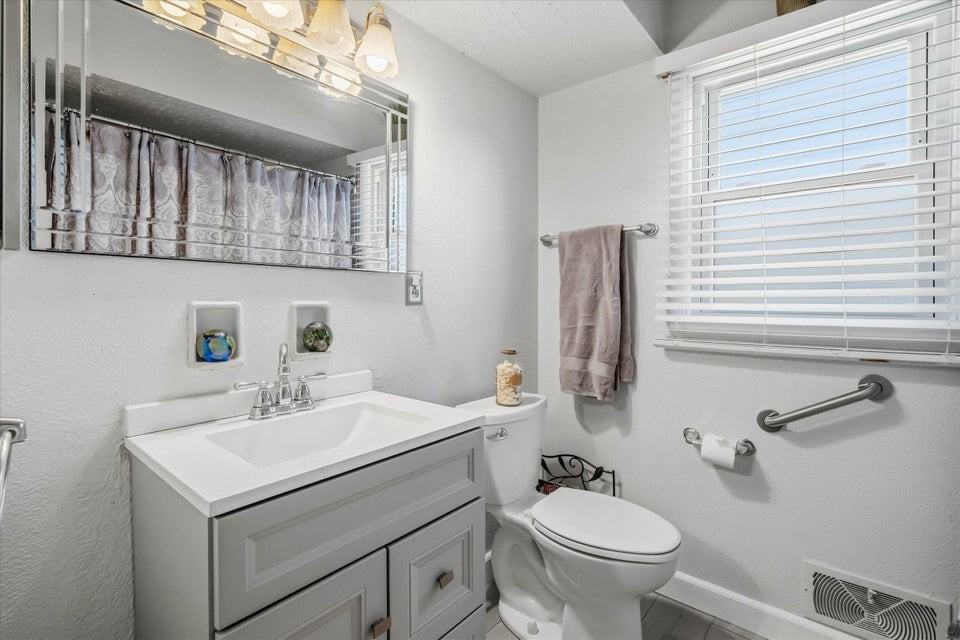 4431 N 62nd St #4431LOWER - Photo 3 of 11