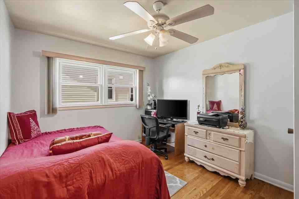 4431 N 62nd St #4431LOWER - Photo 4 of 11