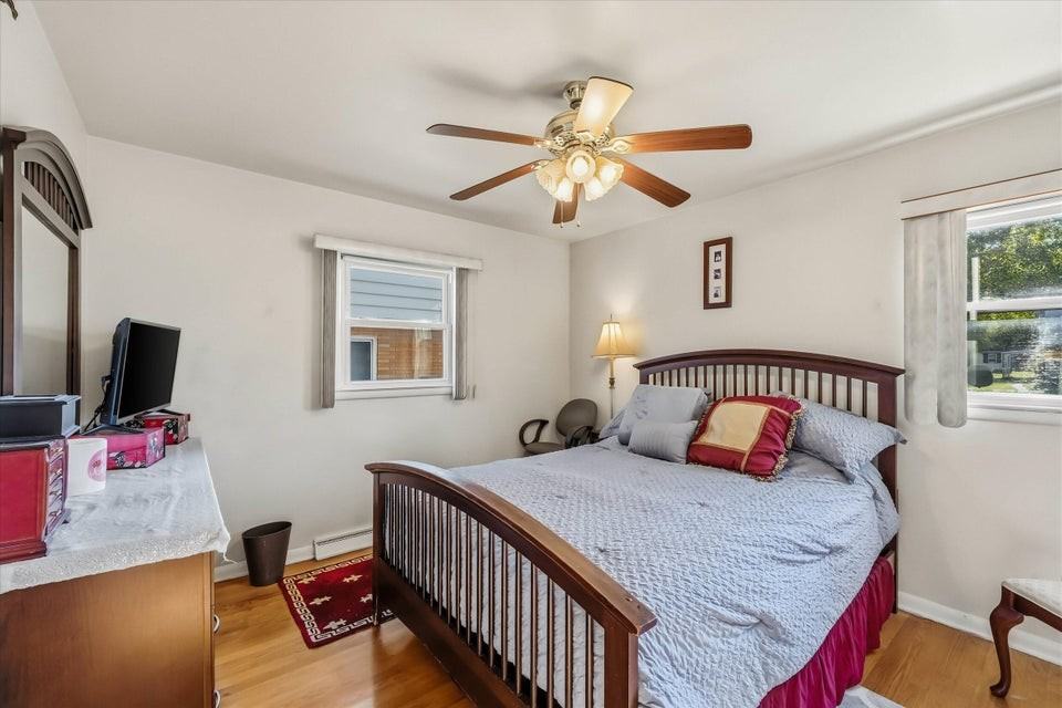 4431 N 62nd St #4431LOWER - Photo 6 of 11