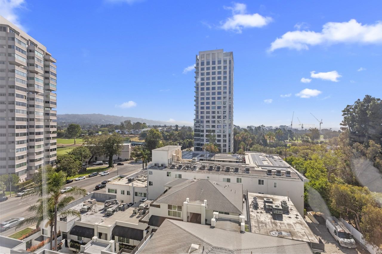 10336 Wilshire Blvd #1 - Photo 4 of 11