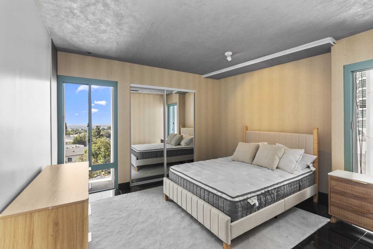 10336 Wilshire Blvd #1 - Photo 7 of 11