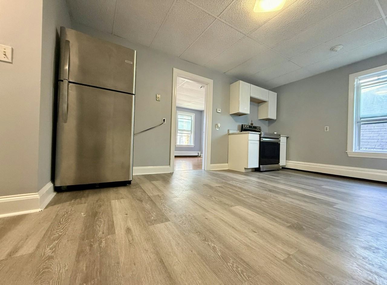 251 Copeland Street, Unit B - Photo 6 of 8