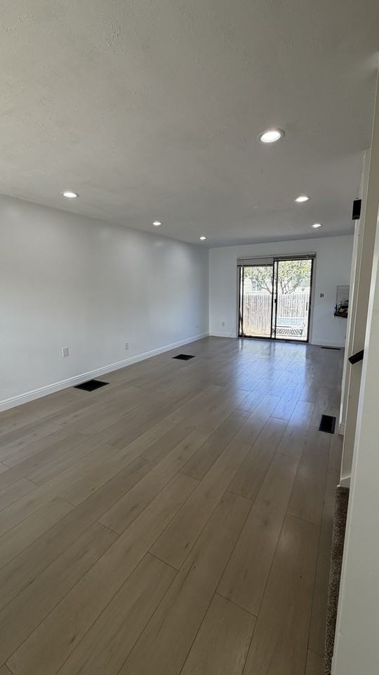 1554 Monroe Blvd #NA - Photo 2 of 13