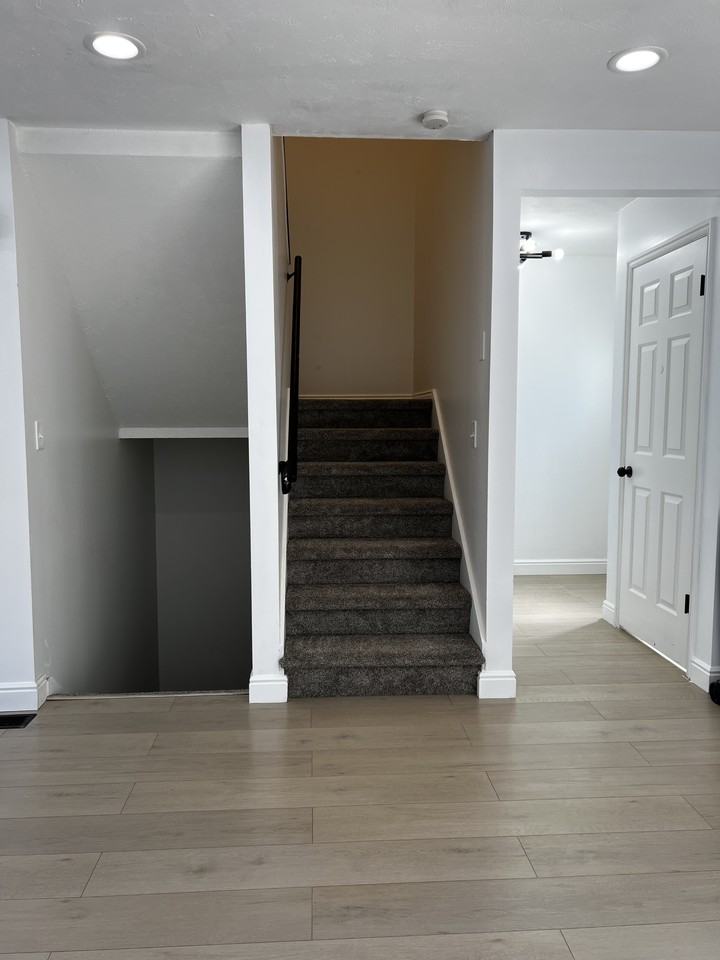 1554 Monroe Blvd #NA - Photo 3 of 13