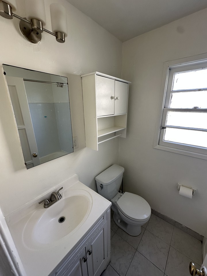 2471 Silver Lake Blvd #2471B - Photo 6 of 48