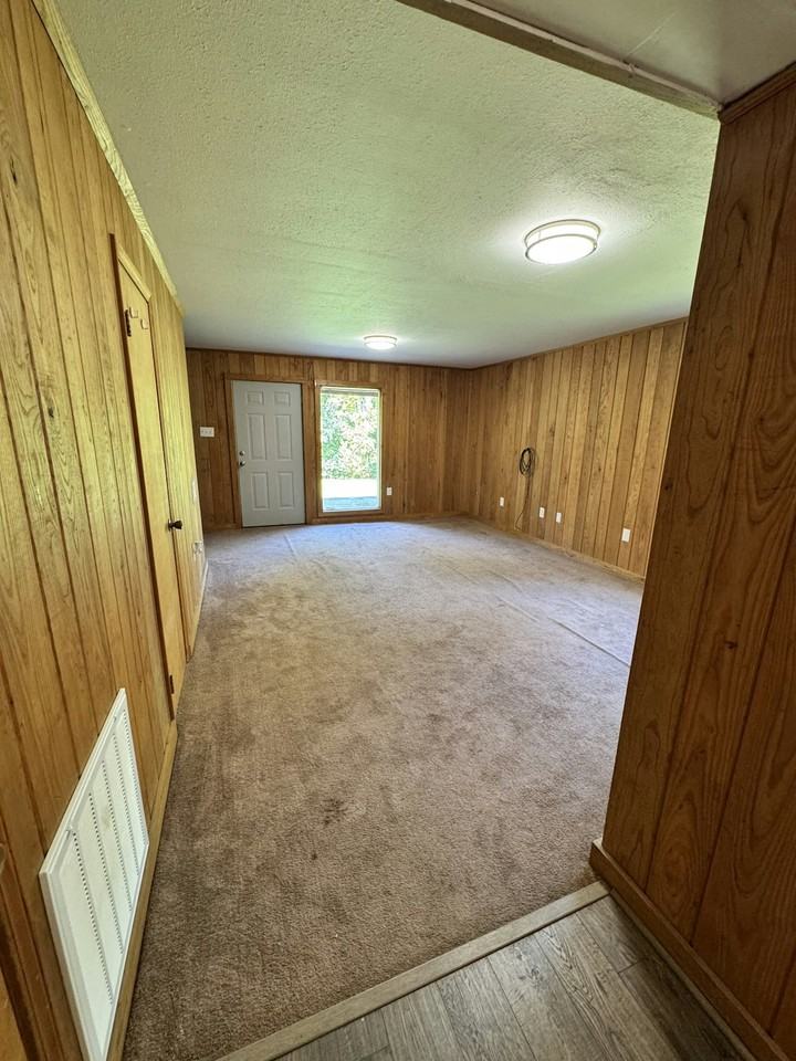 203 Natchez St N, Unit B - Photo 3 of 33