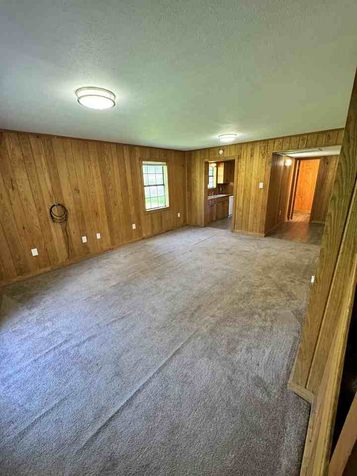 203 Natchez St N, Unit B - Photo 4 of 33