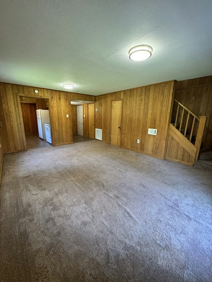 203 Natchez St N, Unit B - Photo 5 of 33