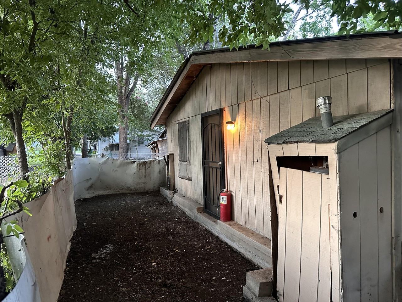 601 Cantrell Dr #B - Photo 2 of 13
