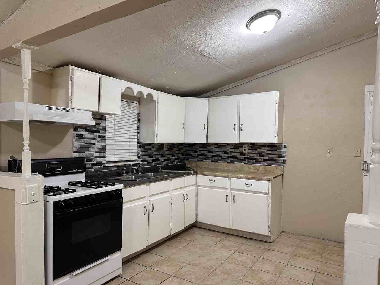 601 Cantrell Dr #B - Photo 6 of 13