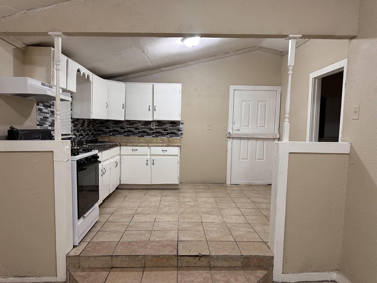 601 Cantrell Dr #B - Photo 7 of 13