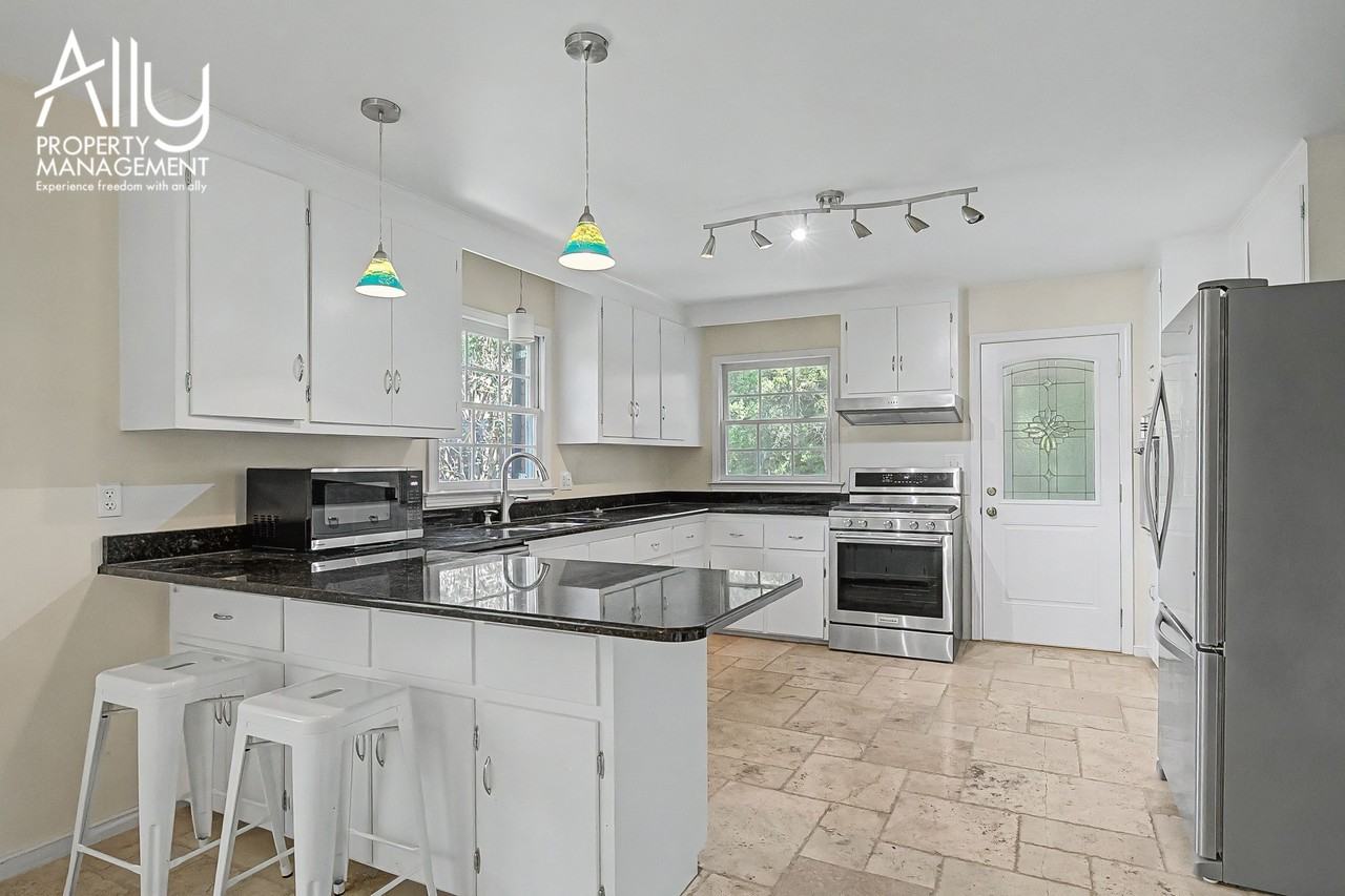 102 Lancaster Ct #1 - Photo 6 of 50