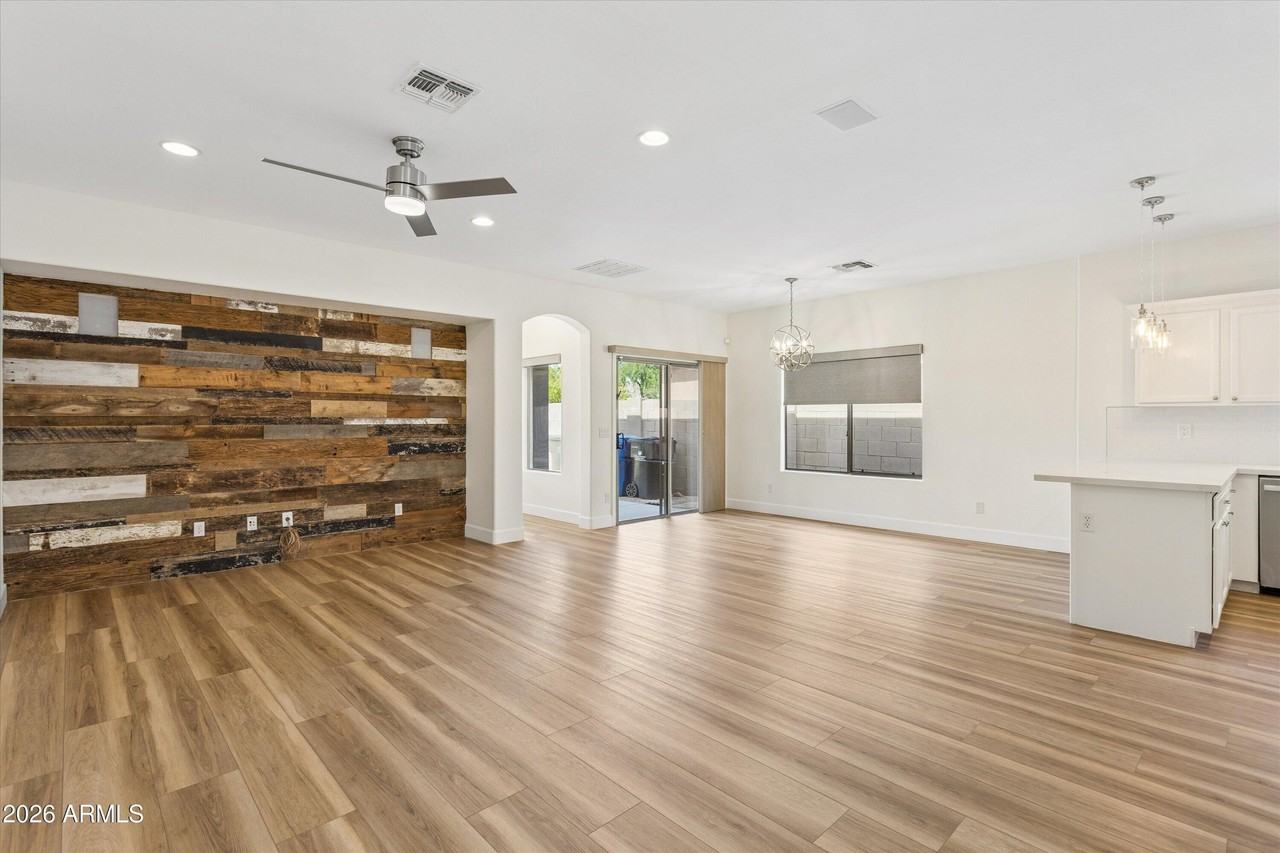 4618 W Fortune Dr - Photo 4 of 32