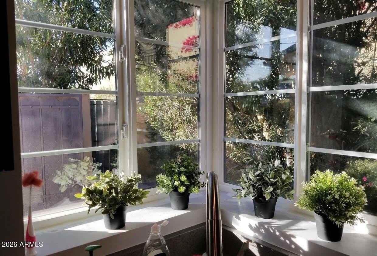 830 N 6th Ave - Photo 7 of 15