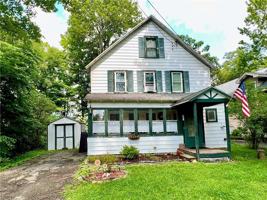 featured image of 225 Lake Shore Dr S