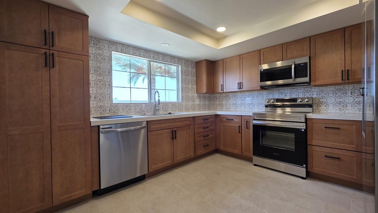 62101 Tyler St - Photo 5 of 14