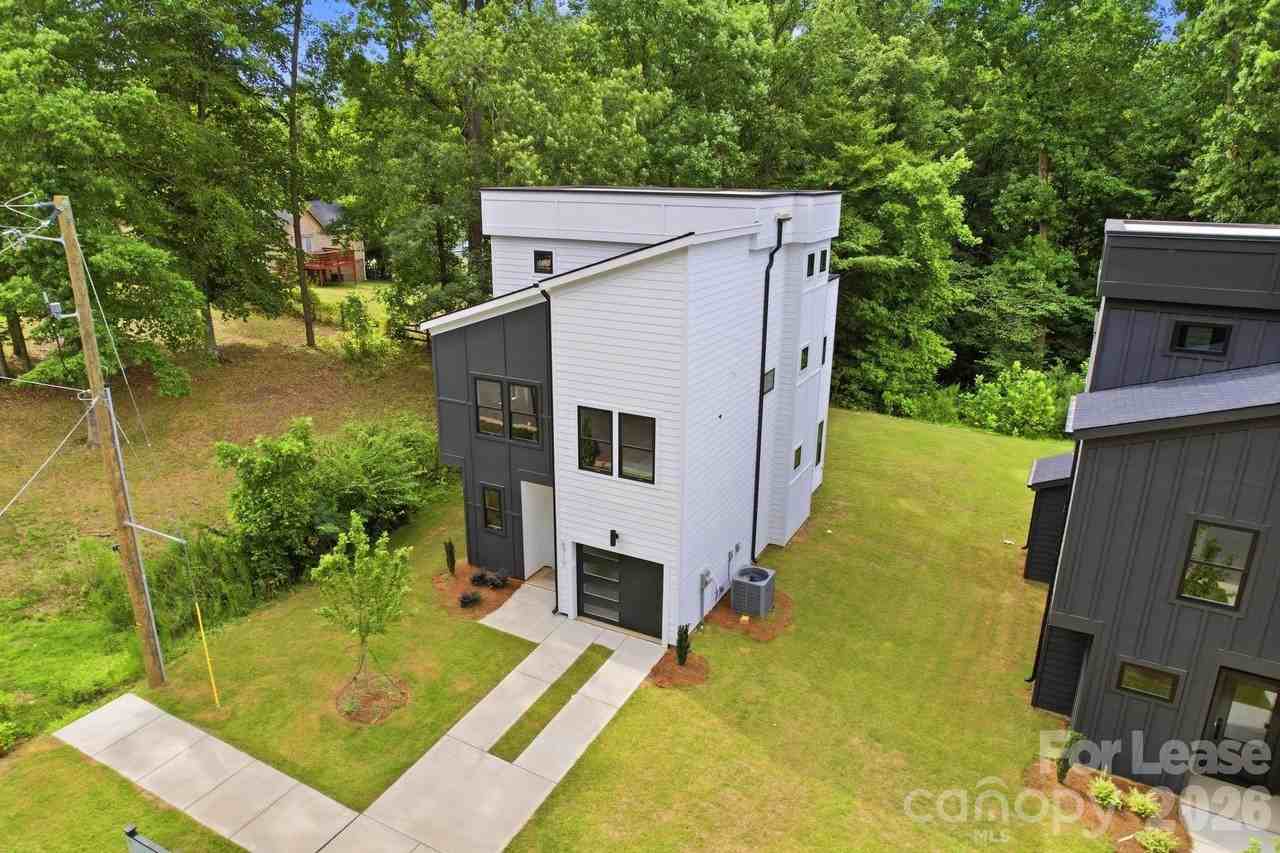 6717 Tracy Ave - Photo 3 of 30