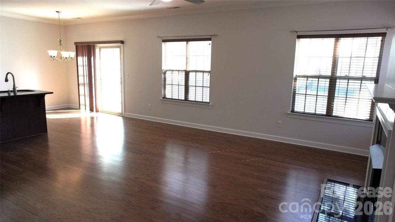 15509 Barossa Valley St - Photo 4 of 40