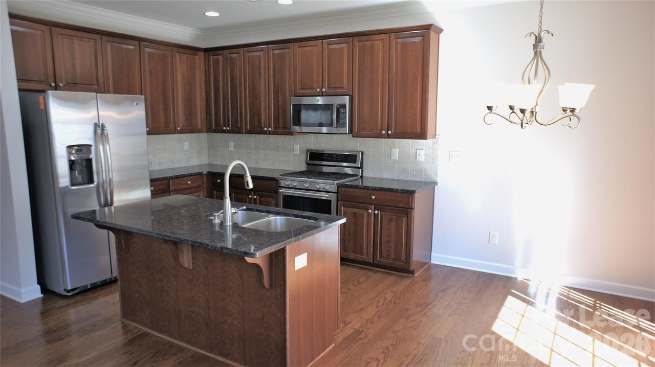 15509 Barossa Valley St - Photo 6 of 40