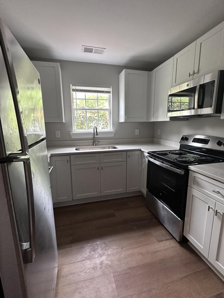 1924 Baxter St #B - Photo 4 of 16