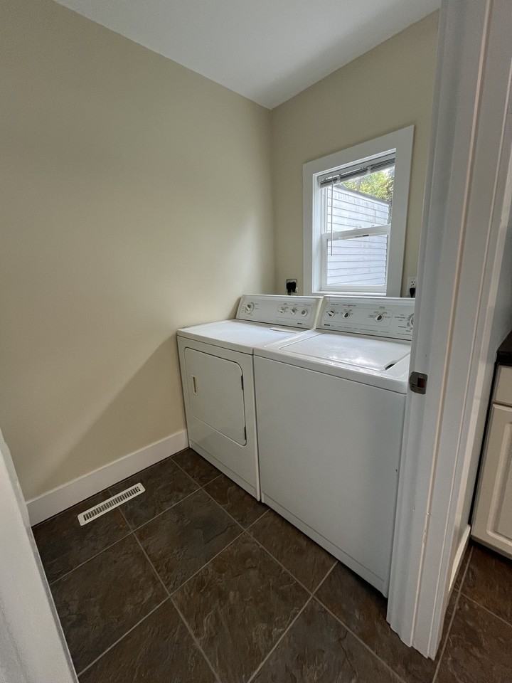 556 Franklin St #1 - Photo 3 of 17