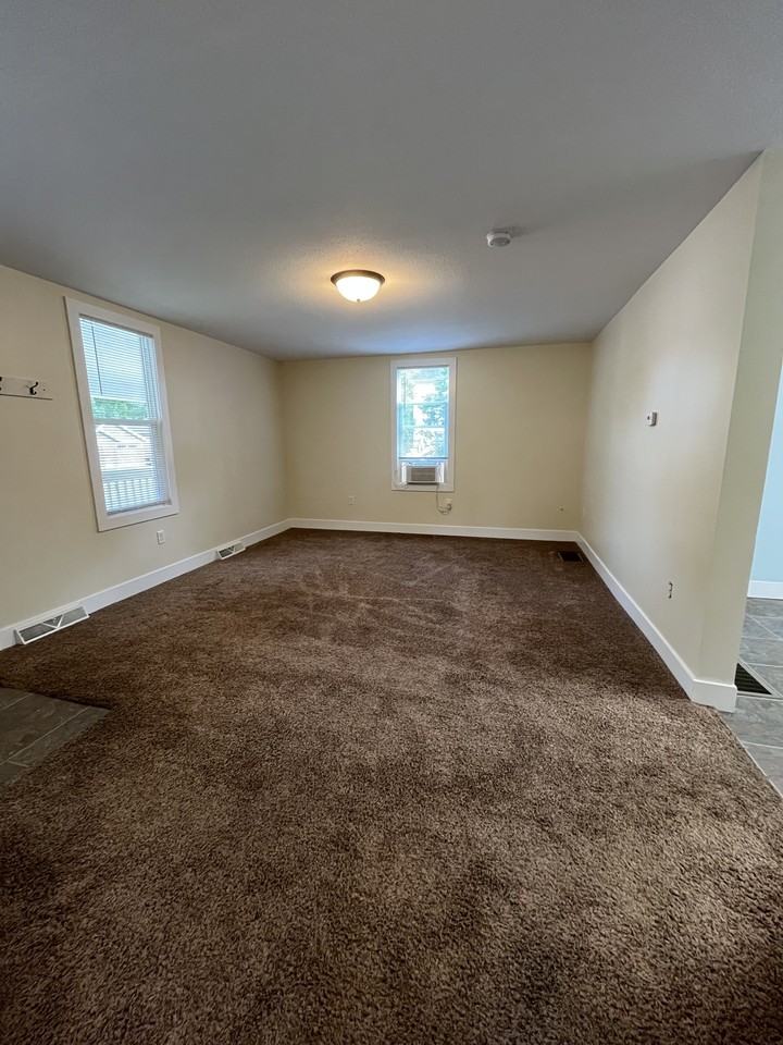 556 Franklin St #1 - Photo 6 of 17
