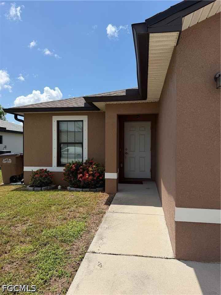 1622 Sw 33rd St - Photo 2 of 18