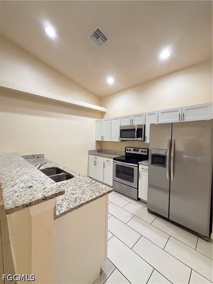 1622 Sw 33rd St - Photo 3 of 18
