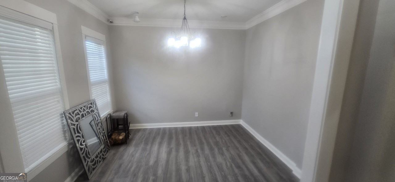 5715 Southcrest Ln - Photo 3 of 21