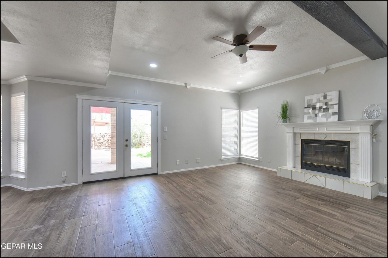 1909 Polly Harris Dr - Photo 2 of 40