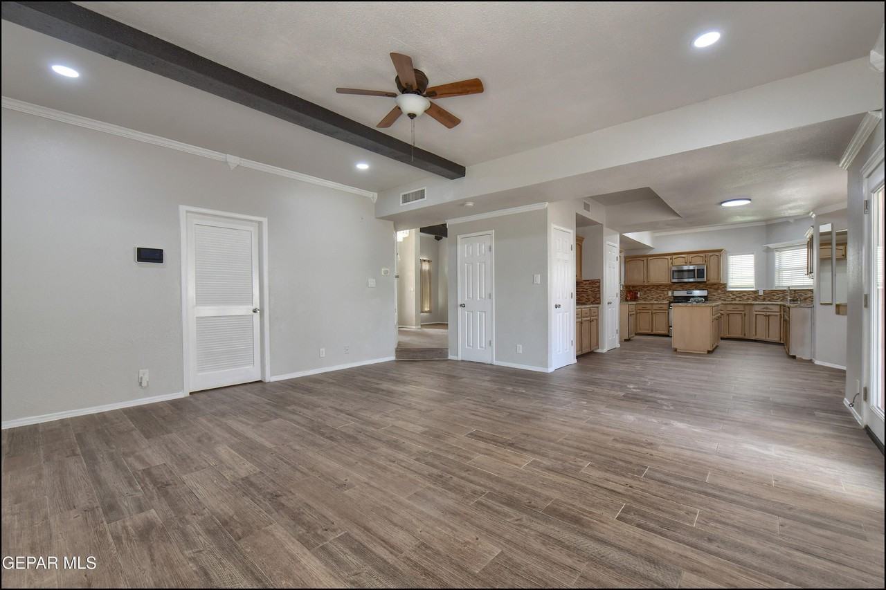 1909 Polly Harris Dr - Photo 6 of 40