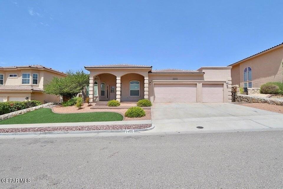 1455 Cherokee Ridge Dr - Photo 2 of 16