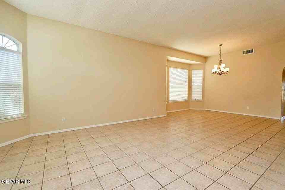 1455 Cherokee Ridge Dr - Photo 4 of 16