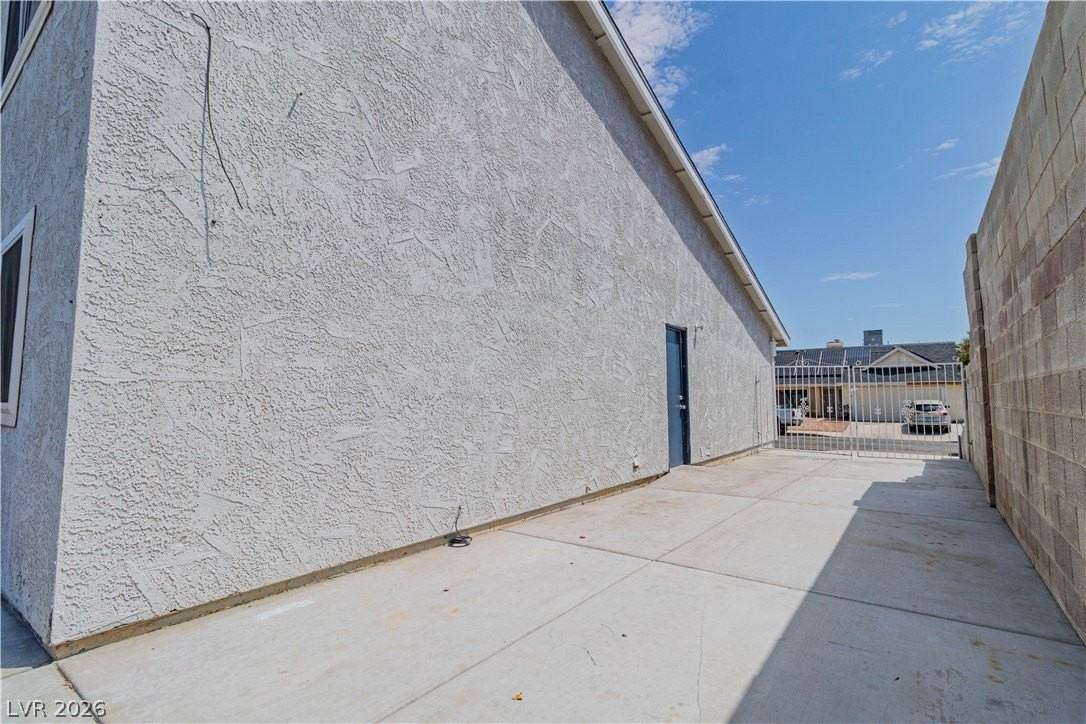 4815 Castle Rock Ct - Photo 4 of 43