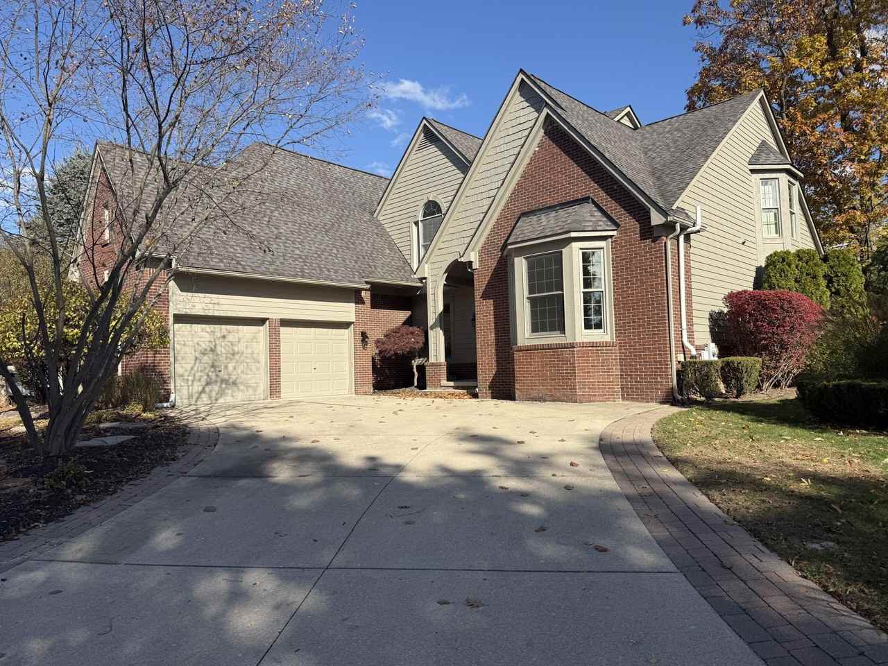 18145 Shoreline Ct - Photo 3 of 43