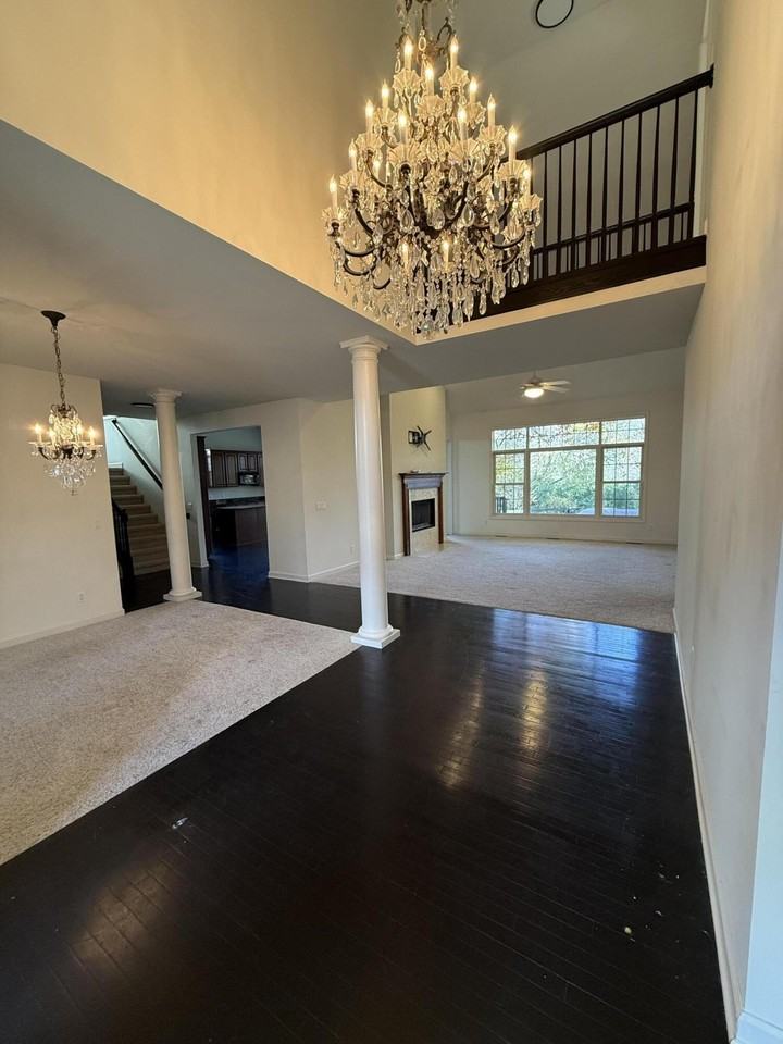 18145 Shoreline Ct - Photo 4 of 43