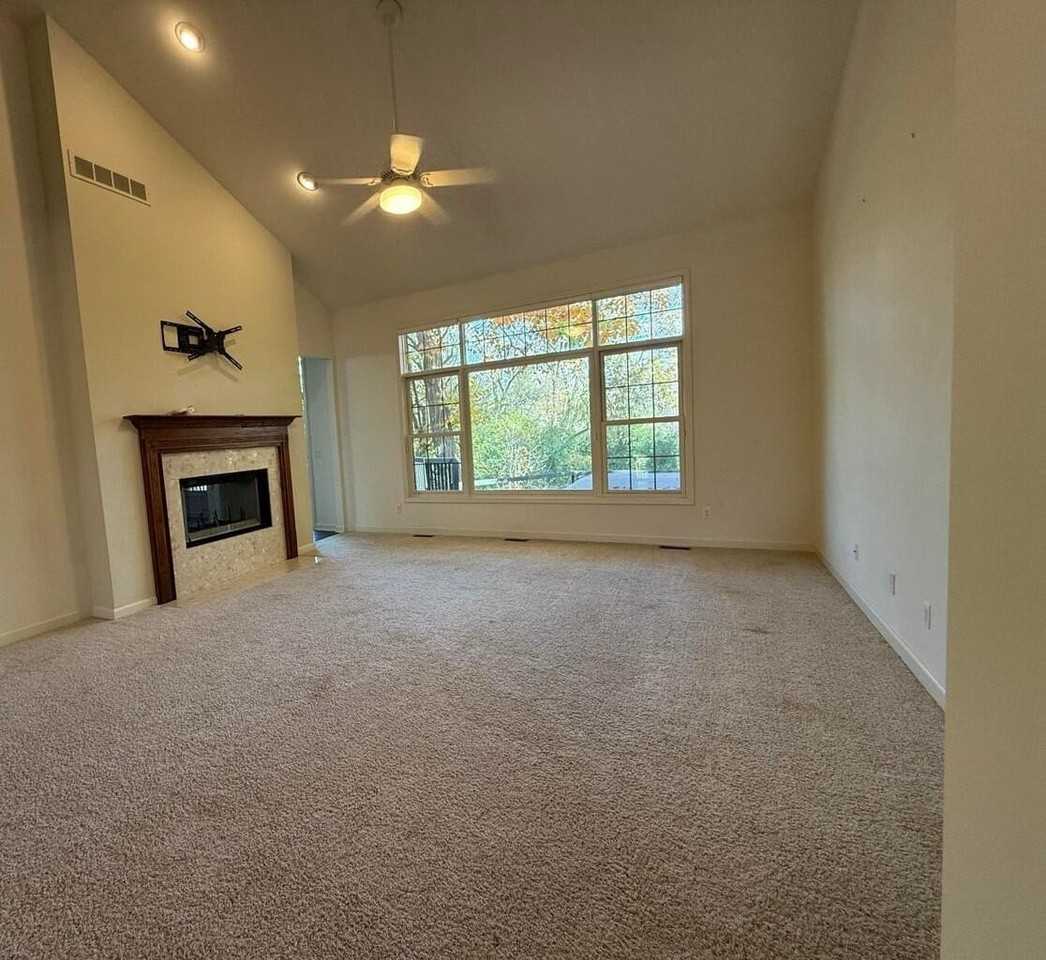 18145 Shoreline Ct - Photo 7 of 43