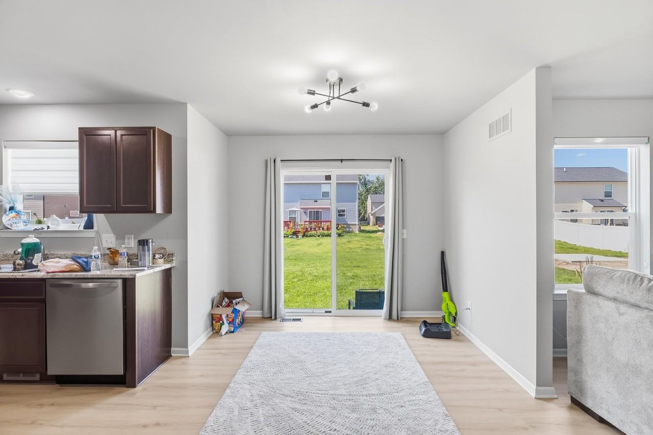 15185 Hanover Ave - Photo 6 of 33