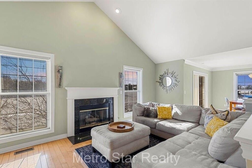 120 N Village Way - Photo 3 of 18