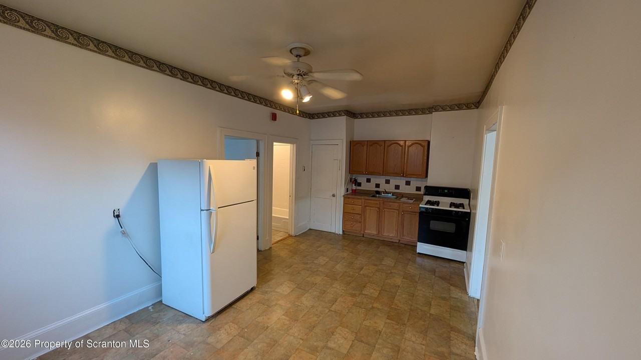 914 W Lackawanna Ave #6 - Photo 2 of 16