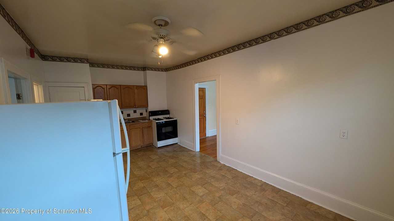 914 W Lackawanna Ave #6 - Photo 5 of 16
