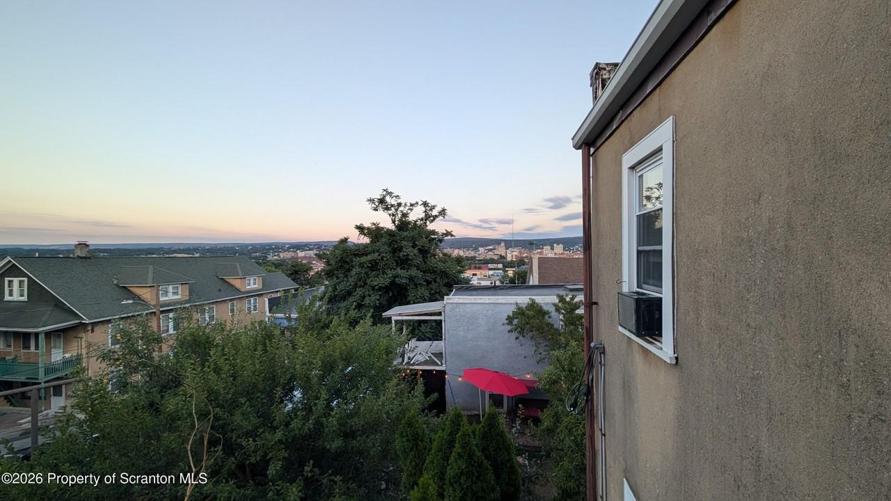 914 W Lackawanna Ave #6 - Photo 6 of 16