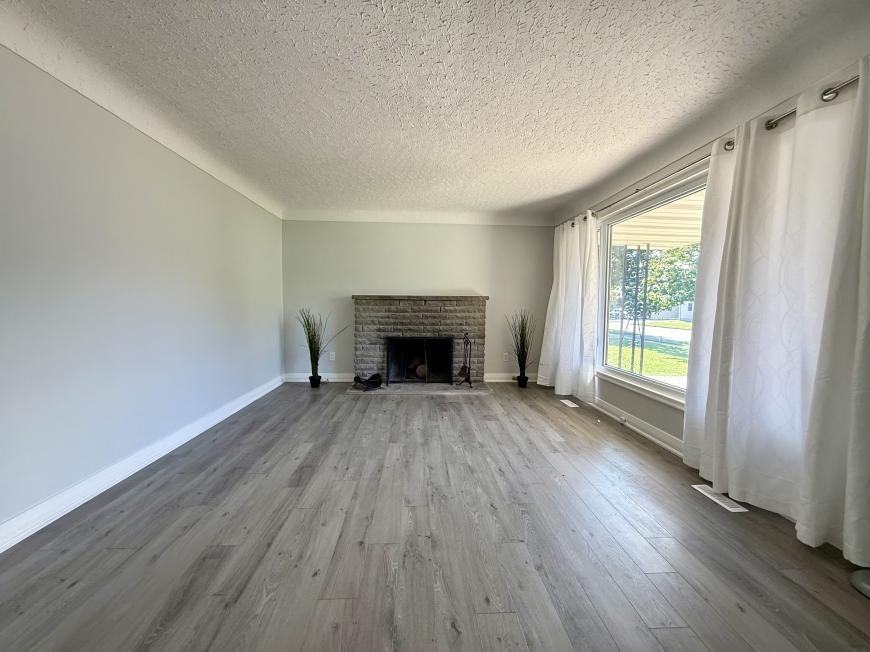 404 Grantham Ave - Photo 3 of 10
